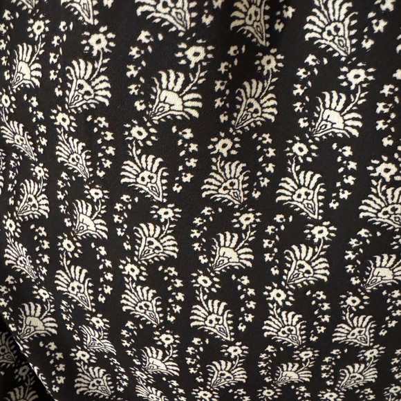 Fully Lined Sleeveless Black and White Printed Dress - Picture 4 of 6